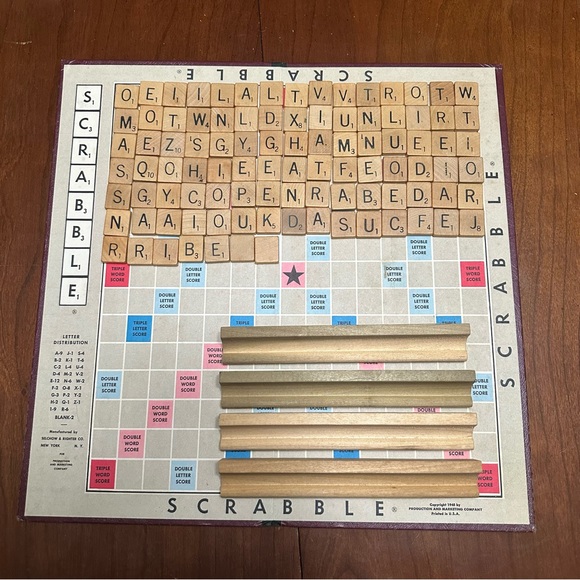 1953 Edition of Scrabble - Missing a few tiles - Picture 2 of 10